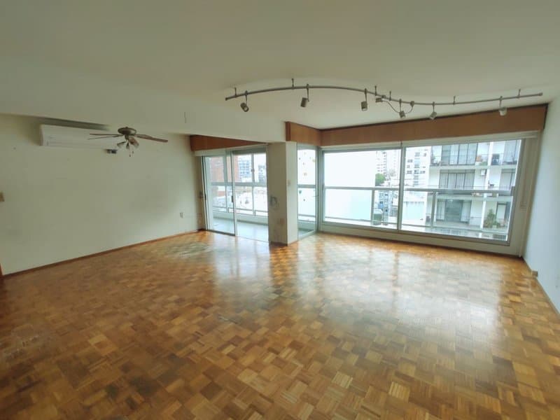 Apartamento en venta 3 dormitorios y servicio sobre Echevarriarza Pocitos